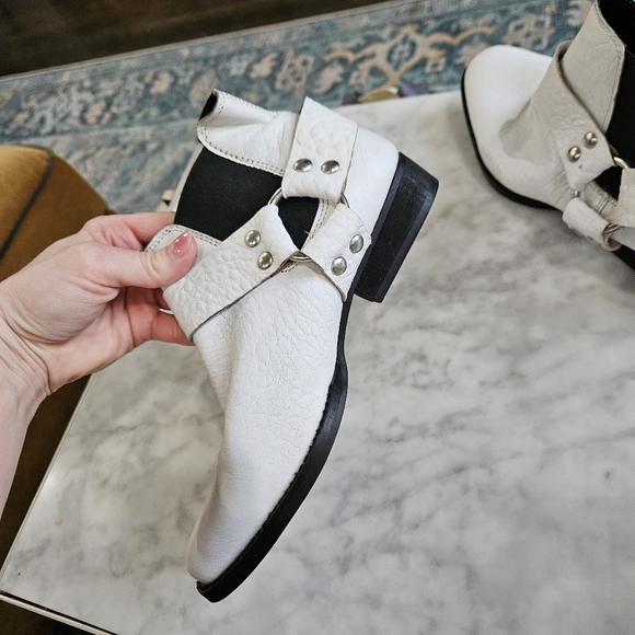 Real Leather Chelsea Boots With Straps - Picture 6 of 12